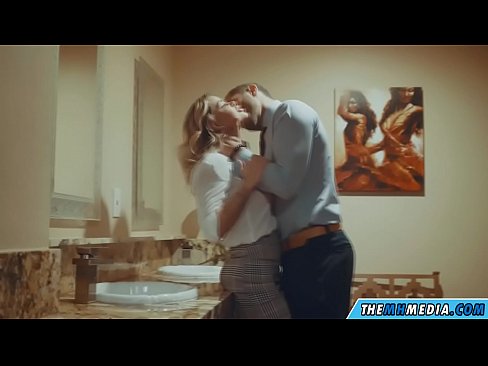 ❤️ Döşlü sarışın sizi ictimai tualetdə aldatdıqda ️❌ Fəsişlər bizdə ❌️